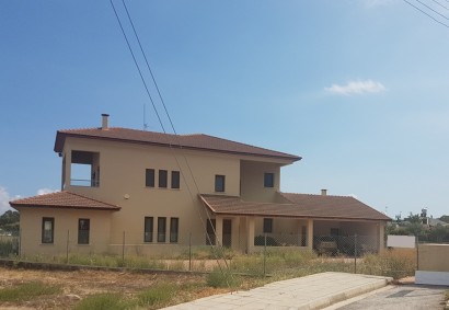 Nisou, Nicosia Detached Villa For Sale | C3672