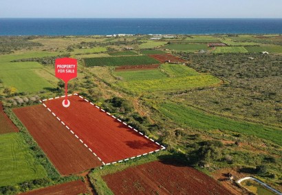 Liopetri, Famagusta Touristic Land For Sale | C8547