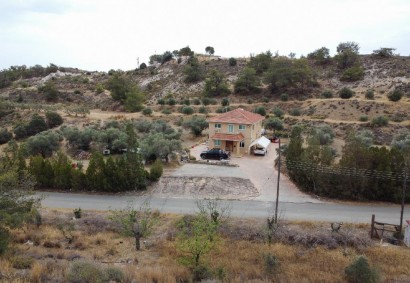 Anglisides, Larnaca Detached Villa For Sale | C12835