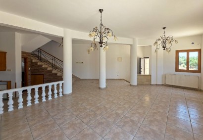 Psimolofou, Nicosia Detached Villa For Sale | C13265